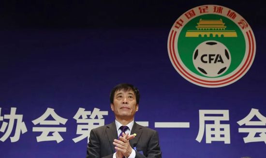 而我们夸大文明世界，是由于，在看似食腐不化的蛮横世界中，是不存在这类长生的空想的。